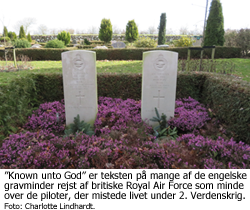 ”Known unto God” er teksten på mange af de engelske gravminder rejst af britiske Royal Air Force som minde over de piloter, der mistede livet under 2. Verdenskrig. Foto: Charlotte Lindhardt.